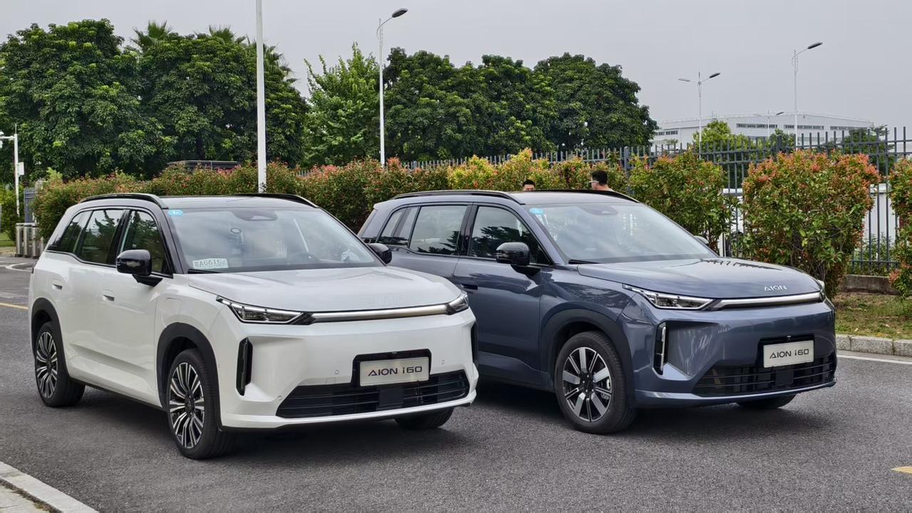 没想到埃安i60会保留两套动力
有纯电和增程可选
同时尾门也有广汽标和AION标