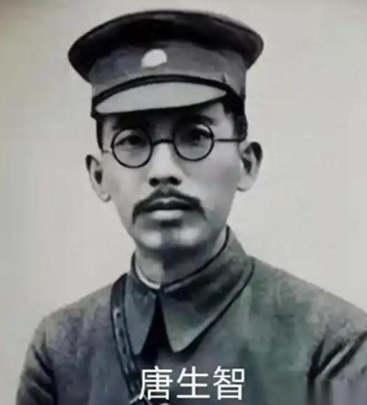 1937年12月，南京保卫战，唐生智负责守城，原本指望南京高大厚实的城墙能挡住日