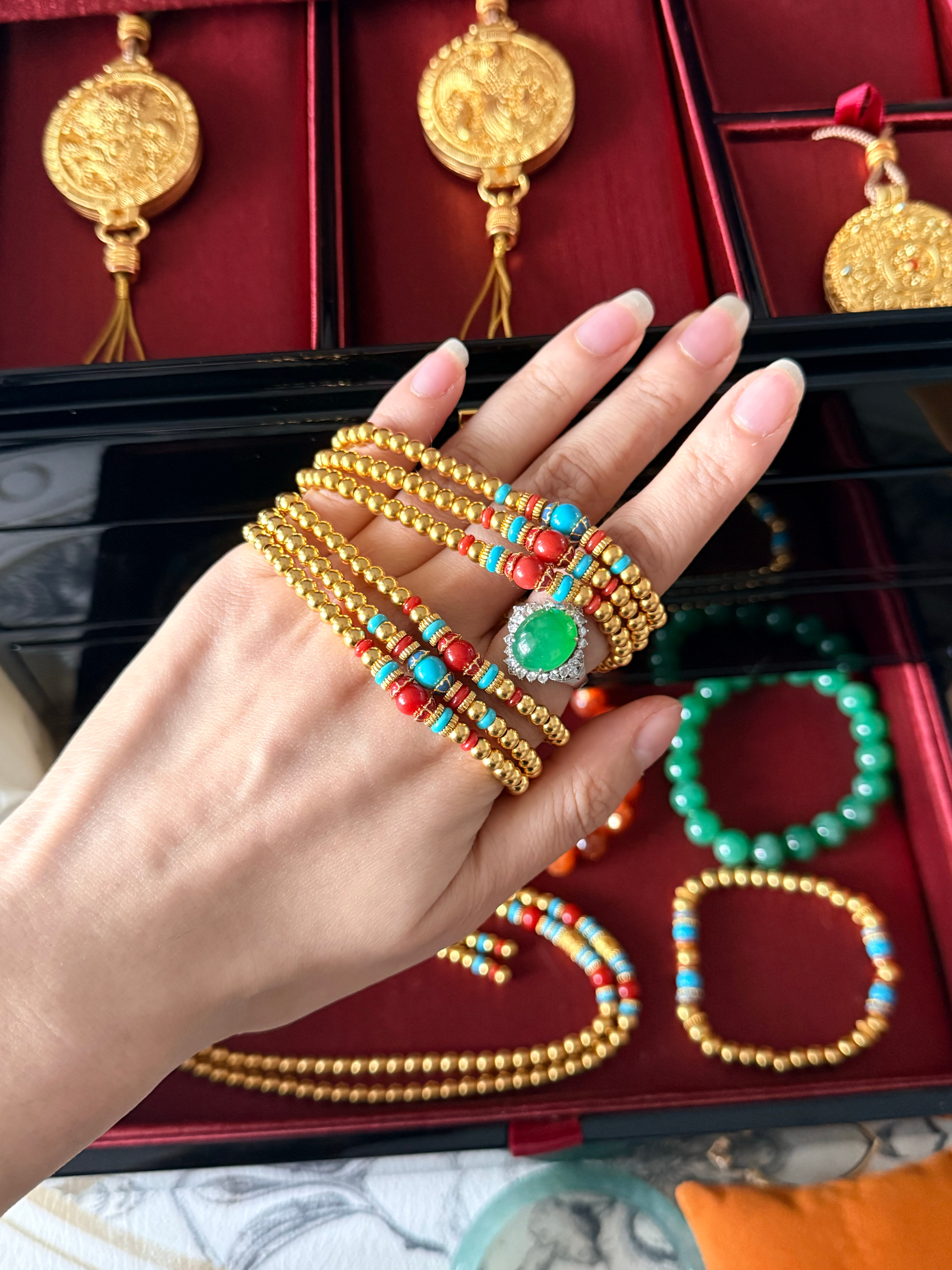 我今天开心死了。收到了小🍠的一个姐妹平出给我的老铺黄金11号三圈【已绝版】  