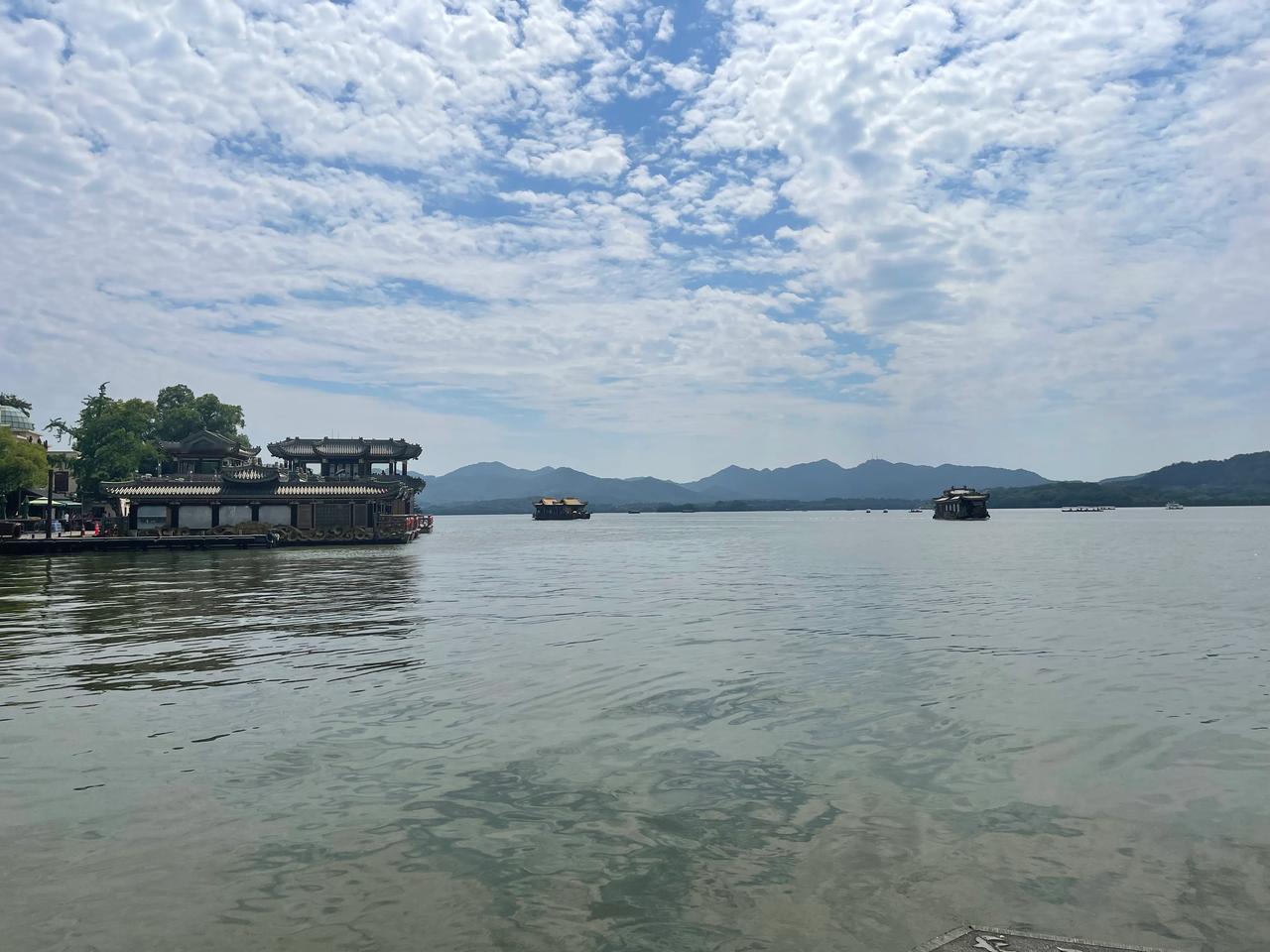 #聊聊你认为的一些不合理的规定#学校每换一节领导班子，就要安排自己的人进来哈，这