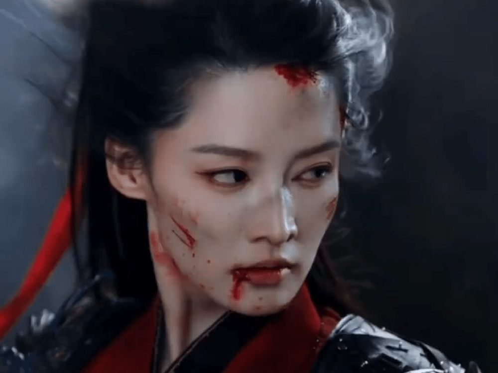李沁她才是今年最像女将军的女角色了，李沁就特别适合演破碎，坚韧的这种角色，一笑随
