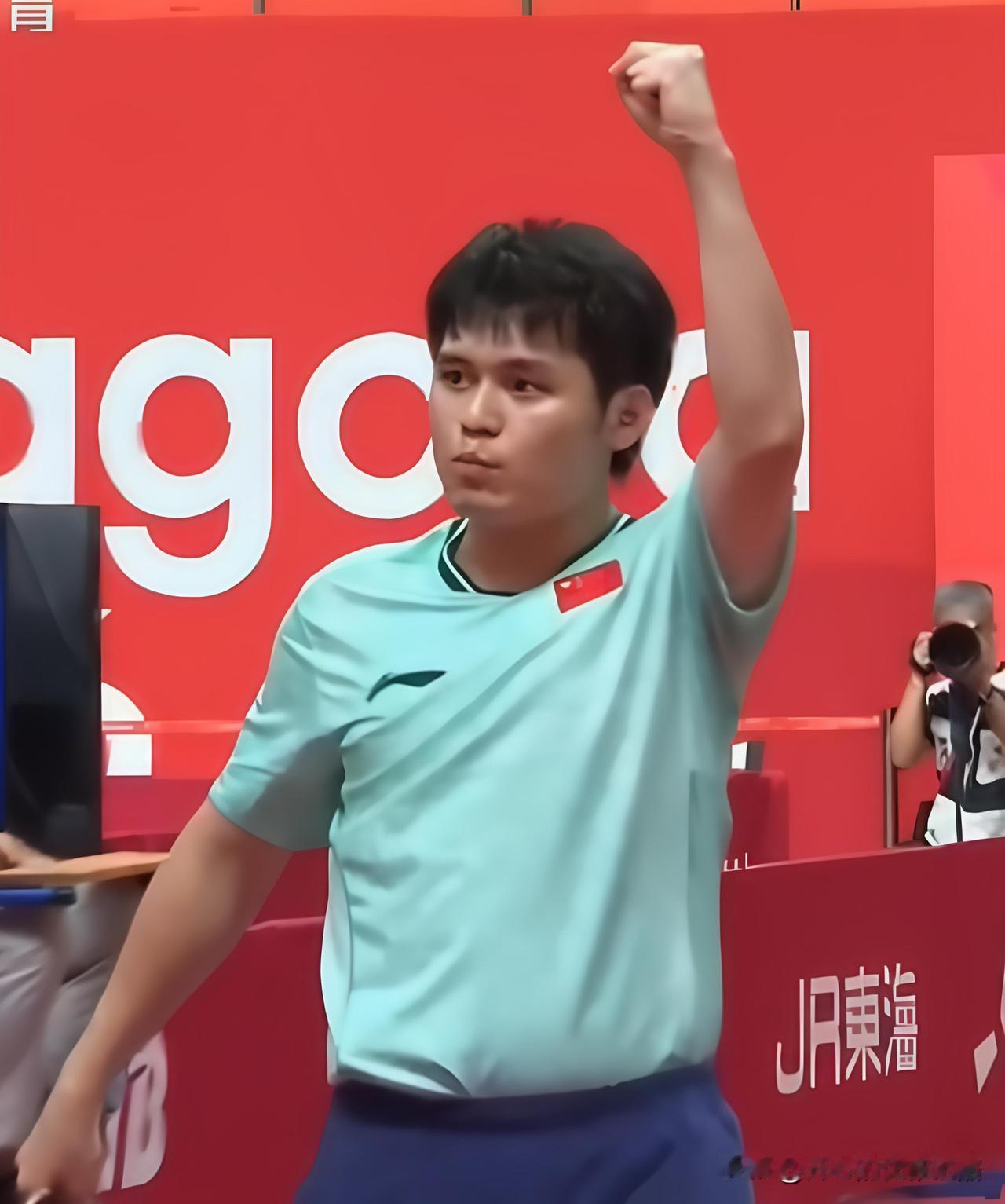 林诗栋单打和混双都没资格?
其实香港总决赛还可以外卡参赛。
相信只要林诗栋伤病恢