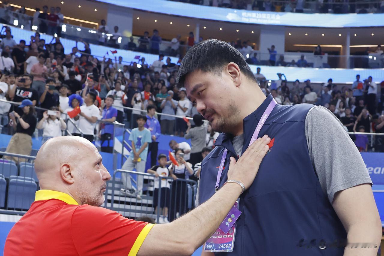 现任不行，应该找下一任，不应该找前任！杨毅这观点有点意思。

杨毅在节目中谈到了