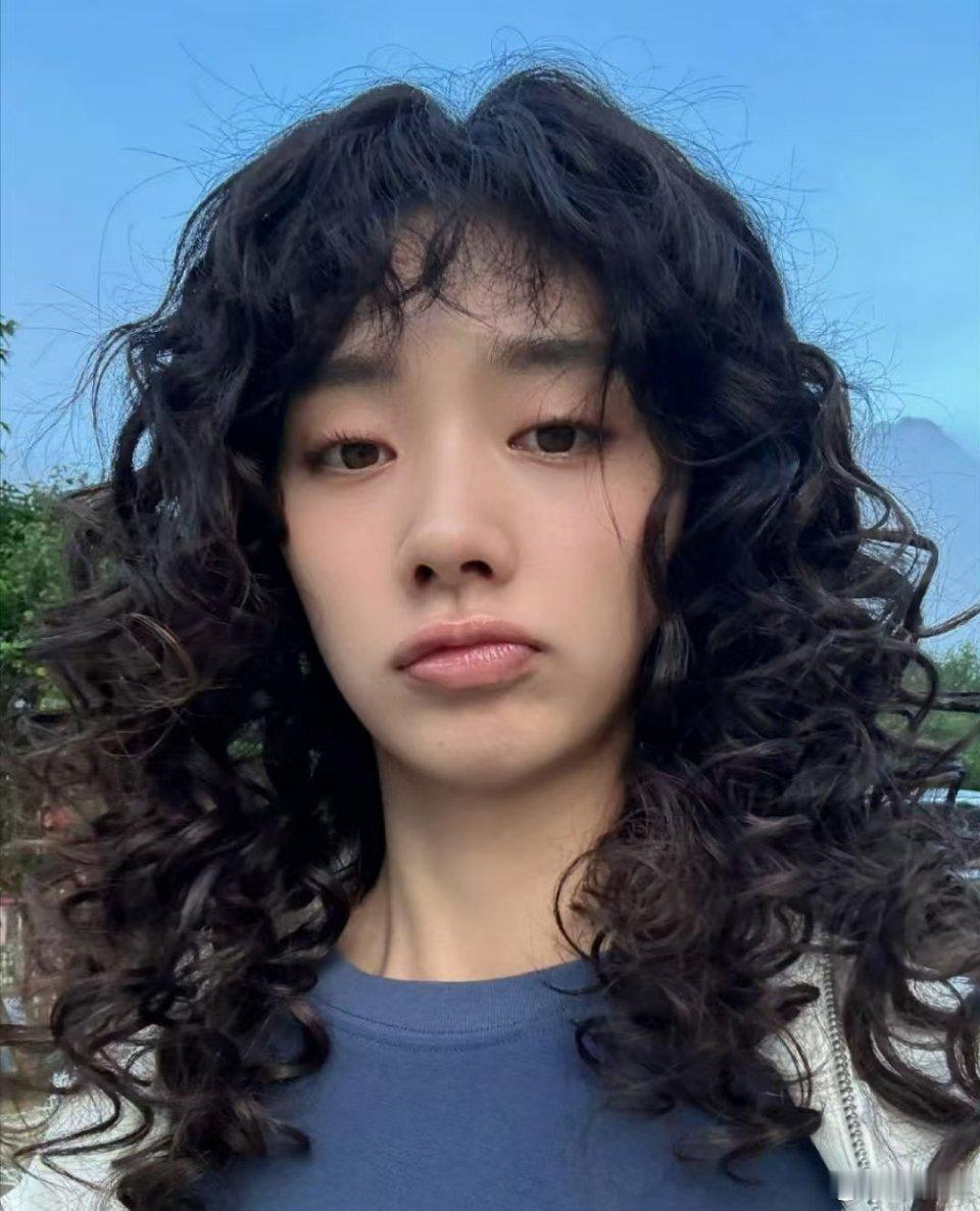 王影璐 电子枸杞王影璐太圈粉了！拍戏时沉心攒经验不搞虚的，生活里爱运动、嗜美食还