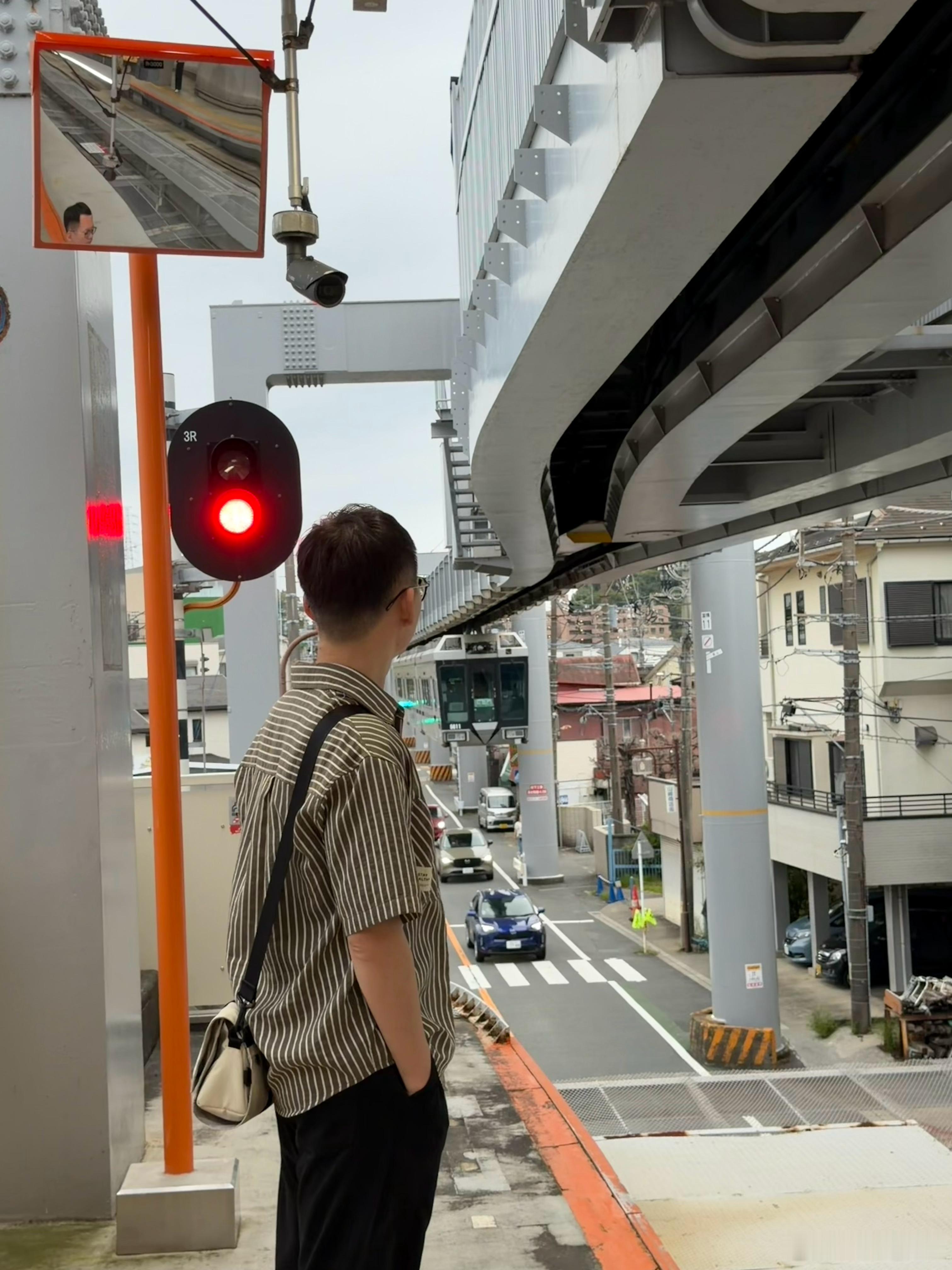 日本农村倒挂电车🚇等我有钱了也回农村老家给乡亲们修一条  ​​​