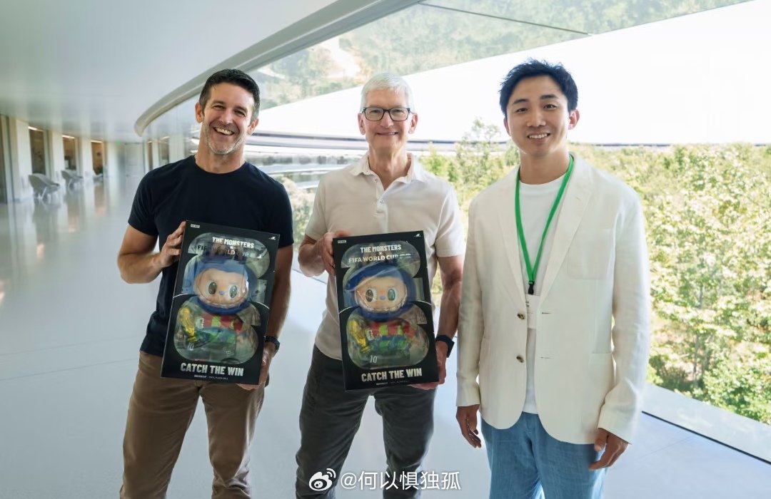 选在苹果隔壁开店策略挺聪明拉高品牌形象，走高端线路的IP直接蹭到最精准的客流我悉