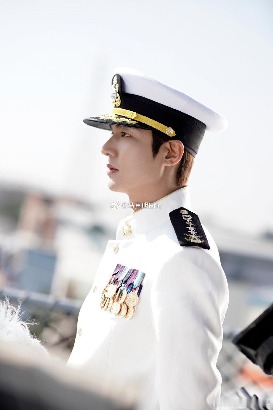 #朴春ins晒李敏镐照片#对着李敏镐成为梦女太正常了[笑cry][笑cry] ​