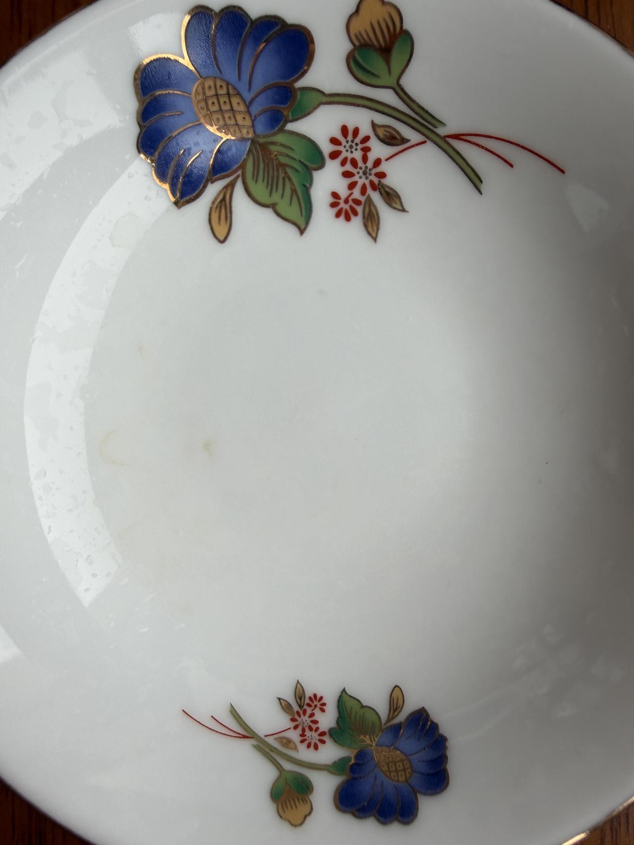 28年前的陶瓷水平谁能超越
早上一不小心翻起了家里的橱柜，又看到28年前自己收藏