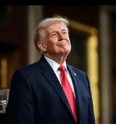 世界上最会赚钱的总统
 
说特朗普是世界上最会赚钱的总统，一点都不夸张，他直接把