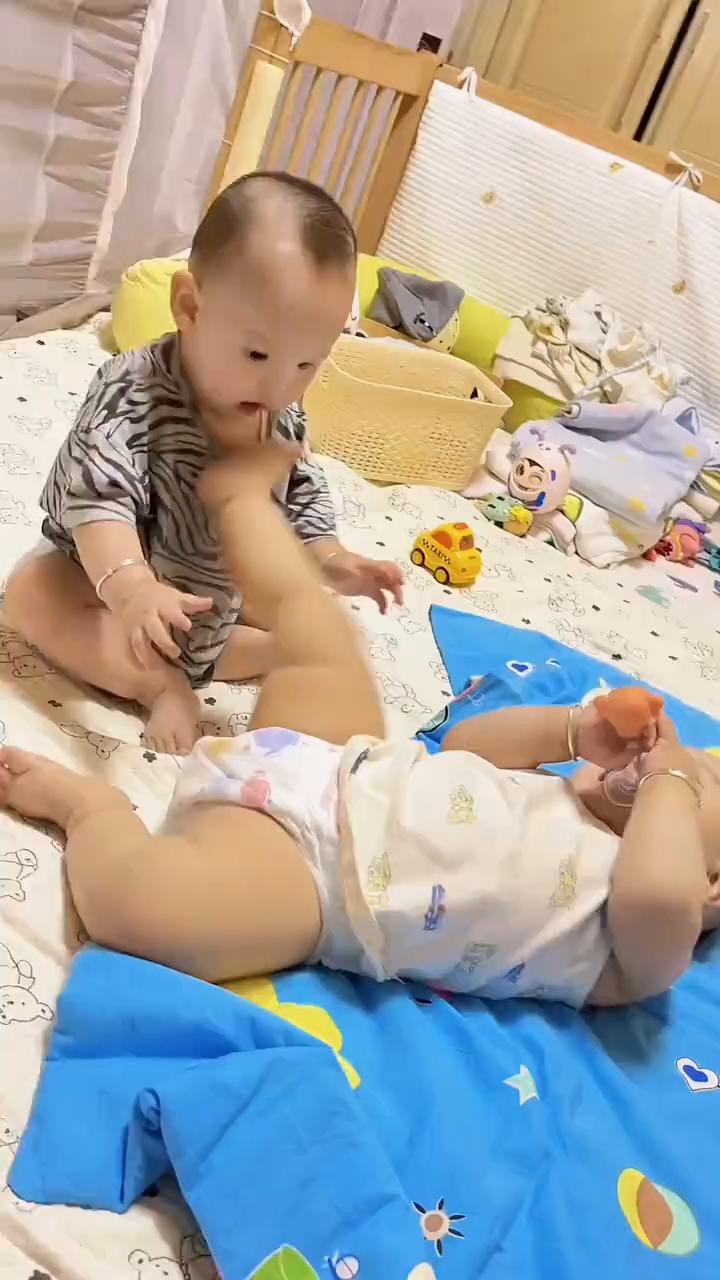 别动了，动的我都烦死了。根本就不好玩。讨厌。