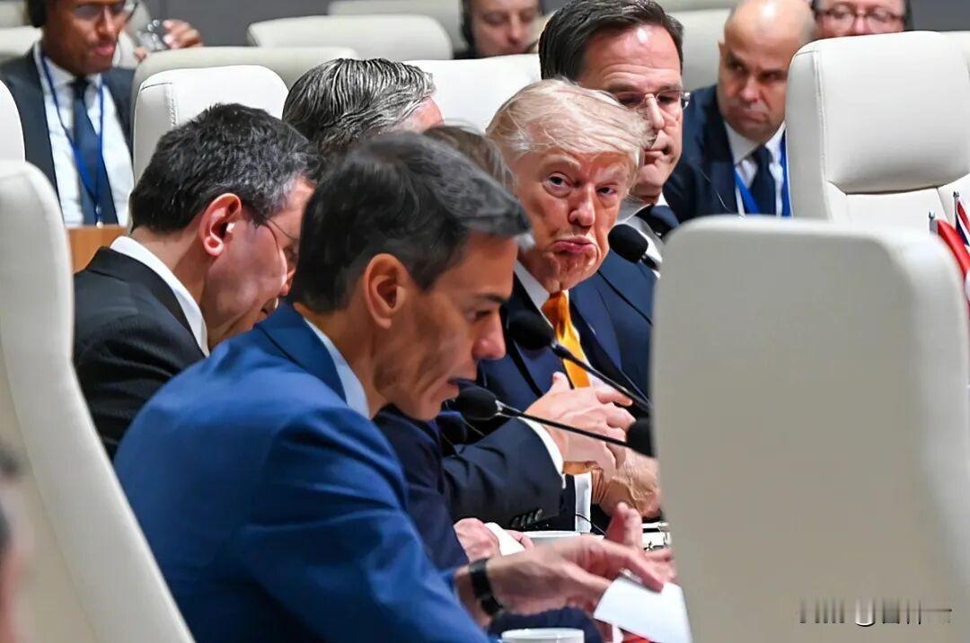 战局受挫迁怒他人，美国这是生气的狗咬鸡——拿别人出气。美国自2026年2月28日