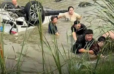 这个夏季最美丽的女人出现了，她就是唐燕！

6月27号上午十点，溧阳239省道6