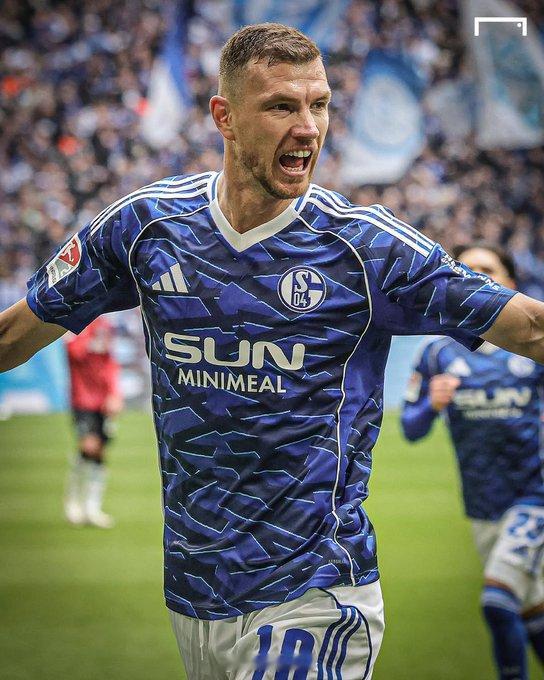 昨天是哲科40岁生日，加盟沙尔克04后德乙8场6球3助攻，身价150万欧。 