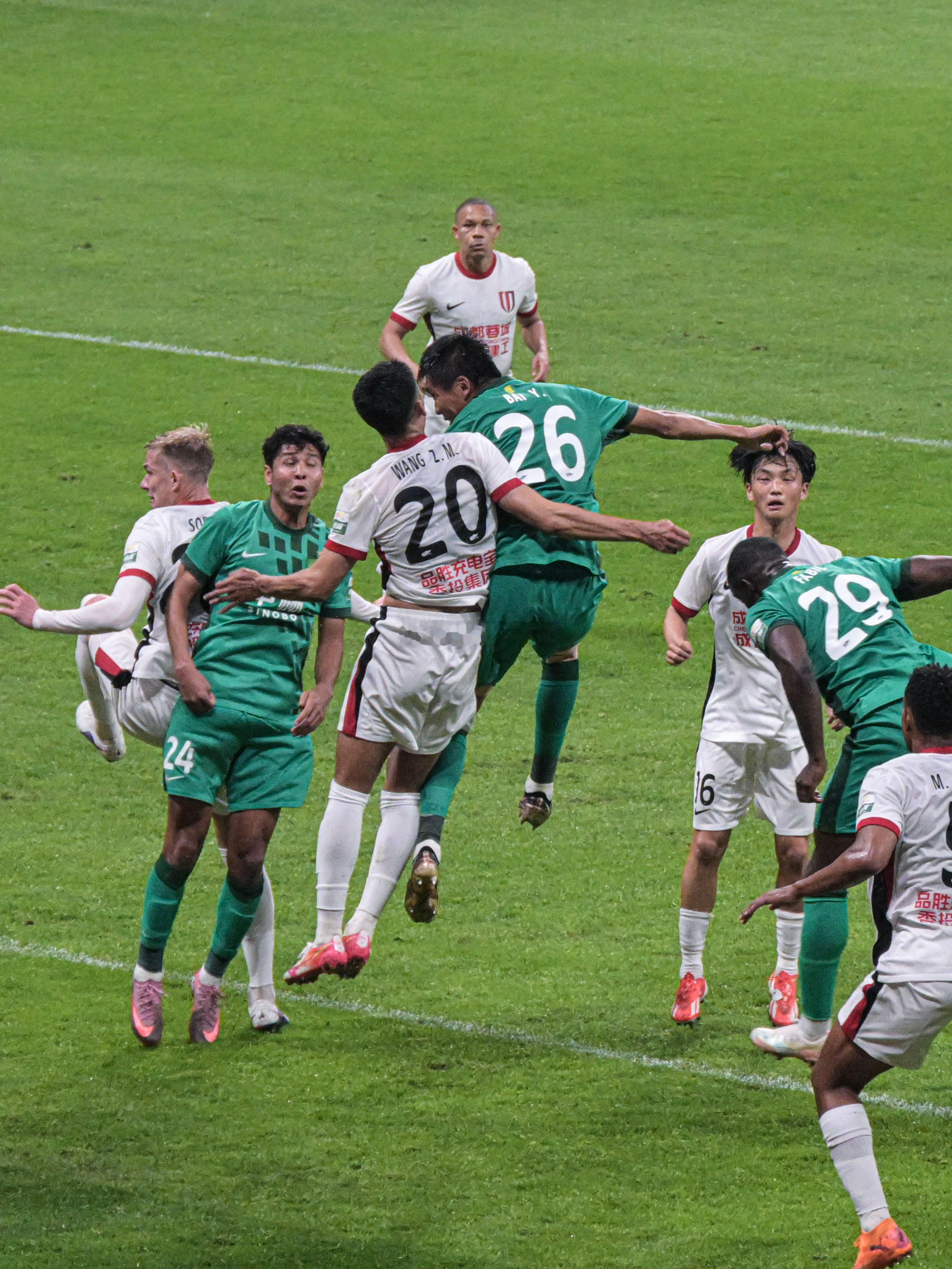 北京国安北京国安 好朋友👫 “兵戎相见”。————📷 