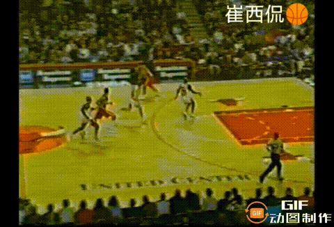 布伦特·巴里劈扣罗德曼！
在扣将里，巴里绝对是被低估的一个！
而能在罗德曼头上完