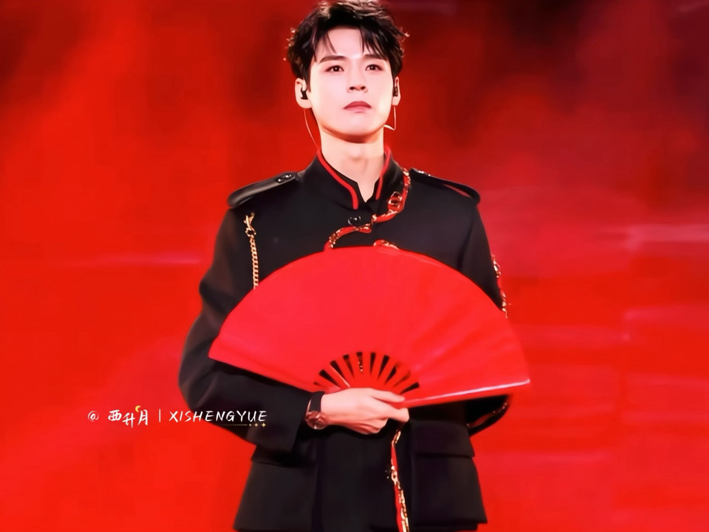 我宣布龚俊和扇子绝配。。。🪭全世界最适合用扇子的男人我找到了东方卫视跨年