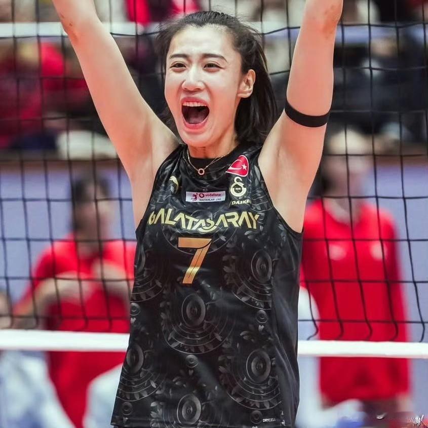 塞拉盛赞王媛媛：她的加入是球队骄傲！
 
女排留洋传来暖心一幕，中国副攻王媛媛加