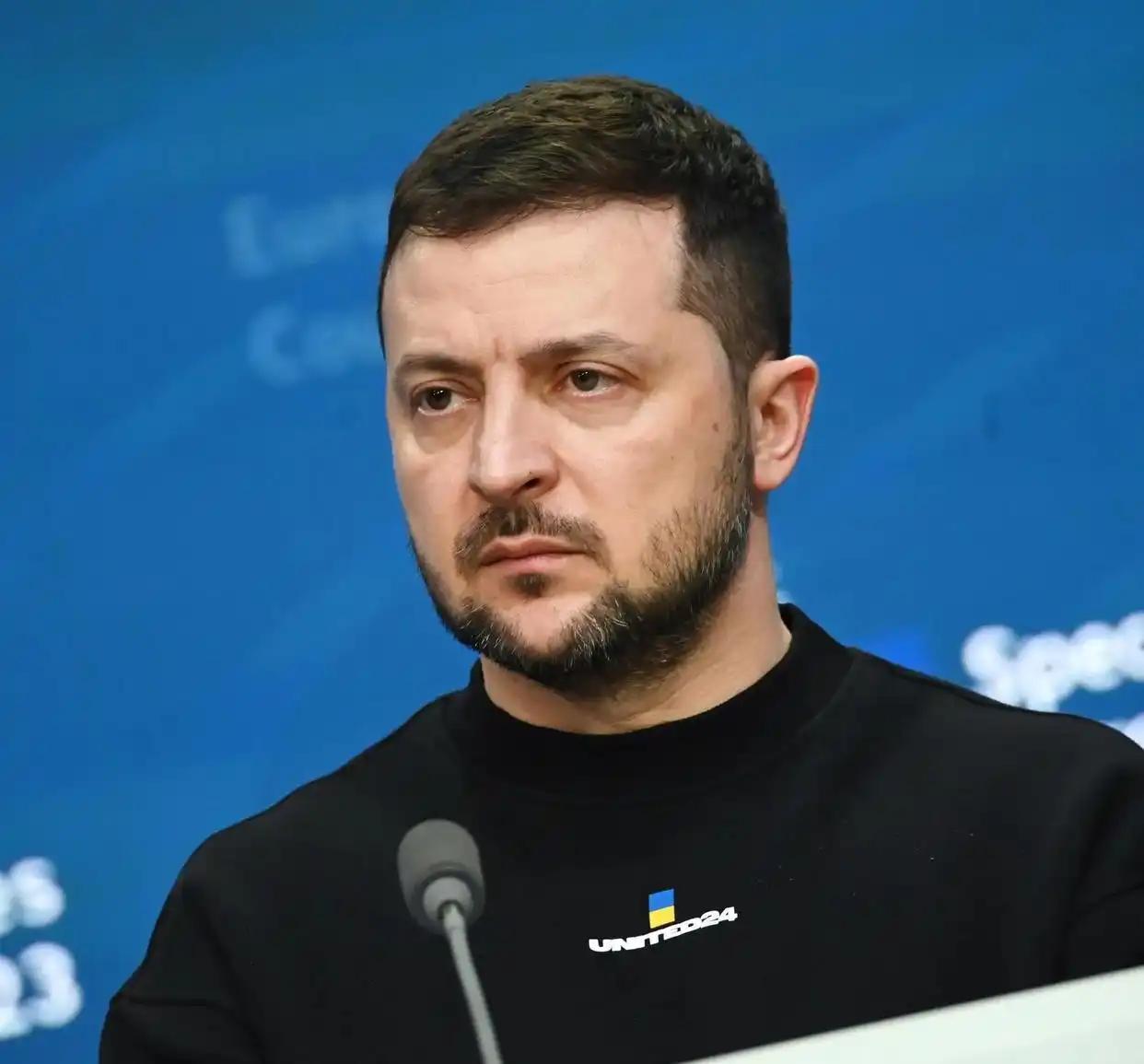 乌克兰的命运泽连斯基从来都决定不了。
乌克兰的命运以前由美国决定，现在由欧洲决定