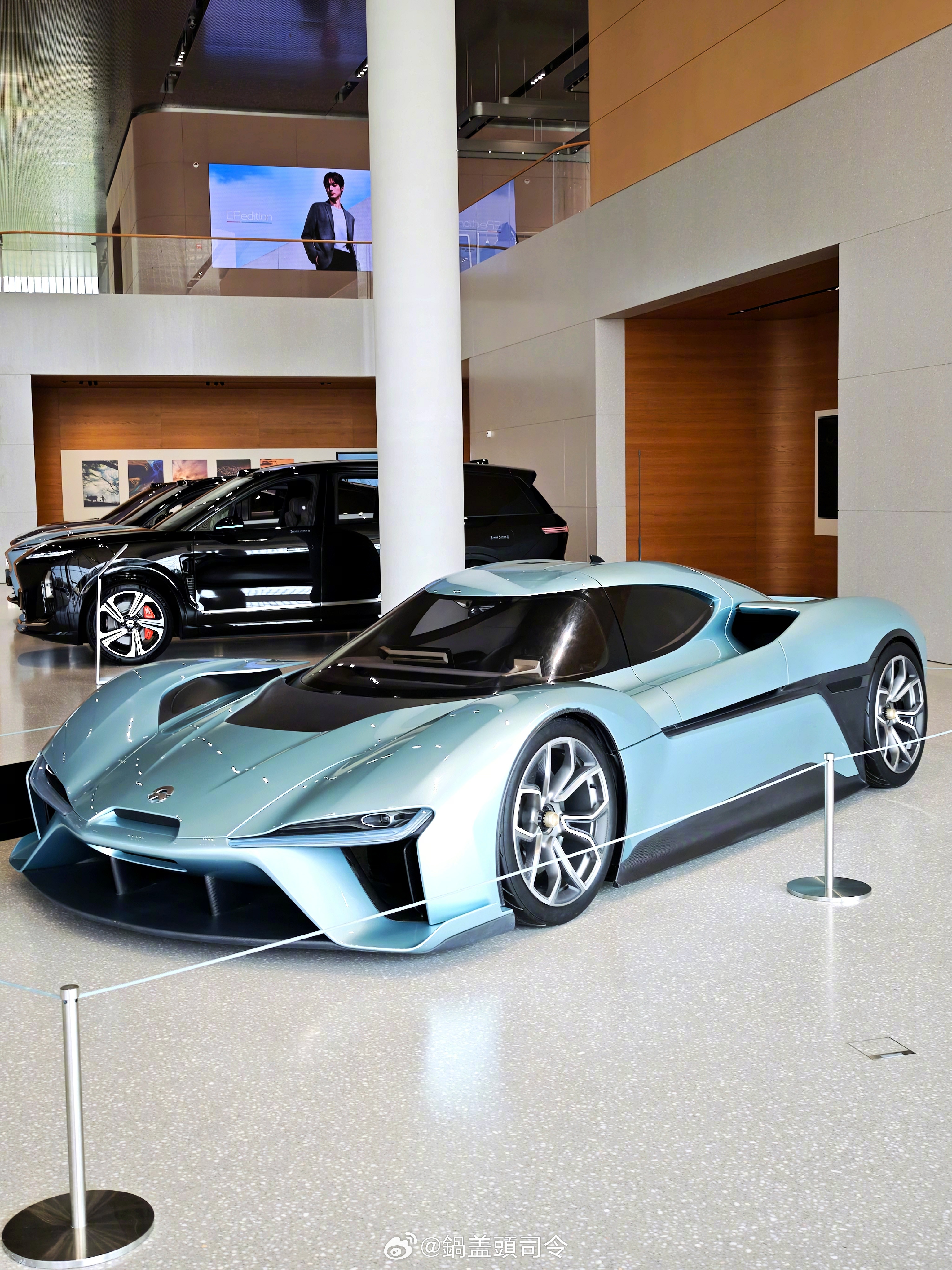 #智联皖韵E起同行# 同事今天去打卡蔚来体验中心，给我安利EP9，据说120万美
