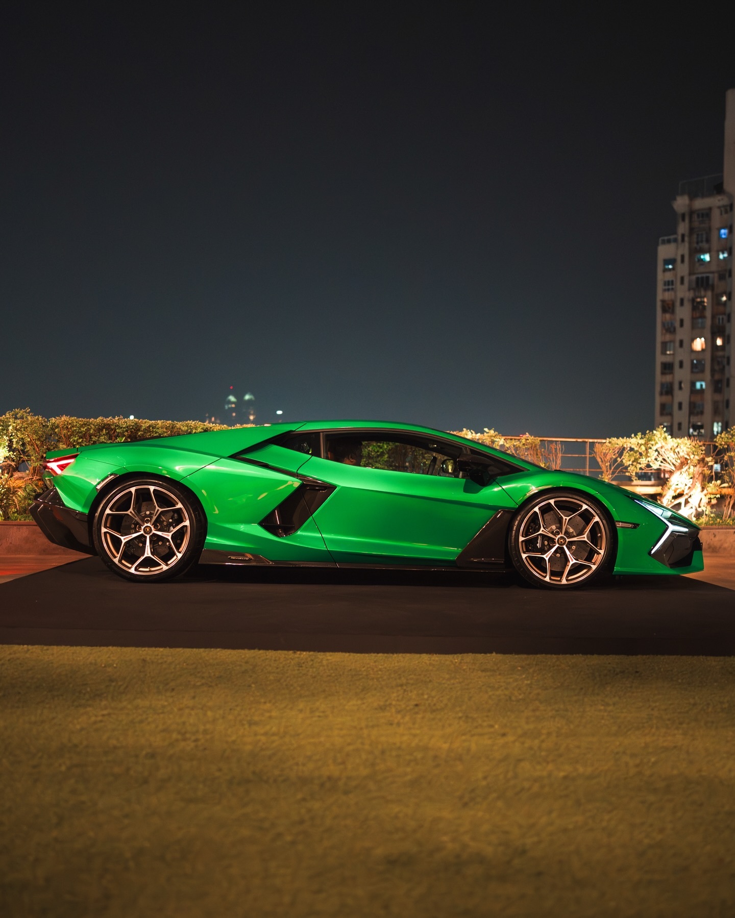 Lamborghini Revuelto兰博基尼 怎么没有中国厂家和大牛心有灵犀