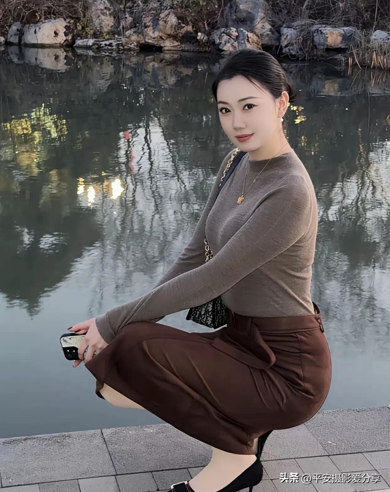 湖光山色有无中，郡邑浮前浦，波澜动远空。襄阳好风日，留醉与山翁。哪些颜色穿上显得