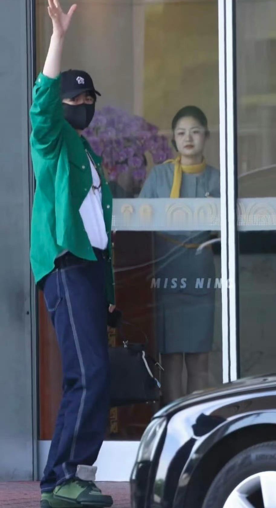 刘宇宁进组 原来说今年不开演唱会了，是要进组啦粉丝太幸福了，源源不断的物料来袭摩