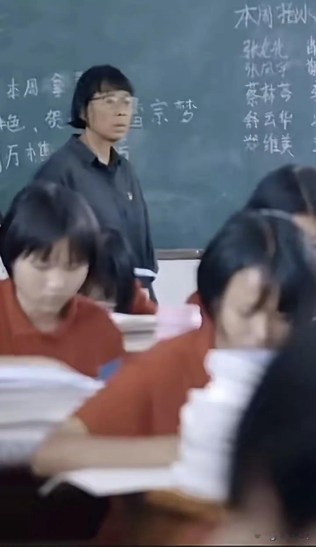 终于明白华坪女高为什么不一样了！
华坪女高只招女孩子！
华坪女高更爱招穷人家的孩