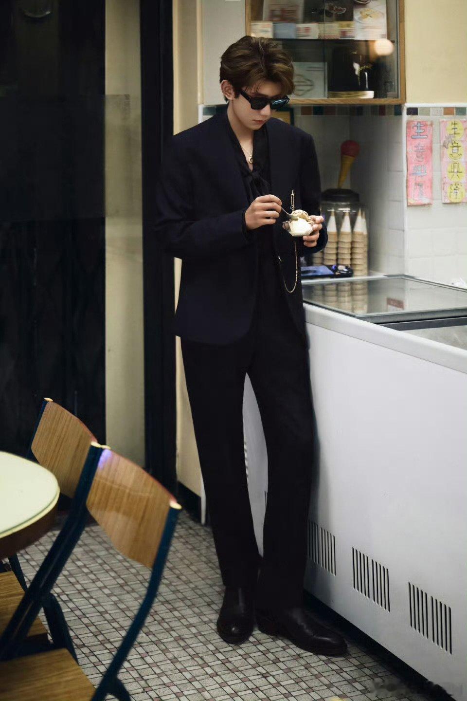 王源茶餐厅轻松出图王源茶餐厅出图 西装茶餐厅吗 