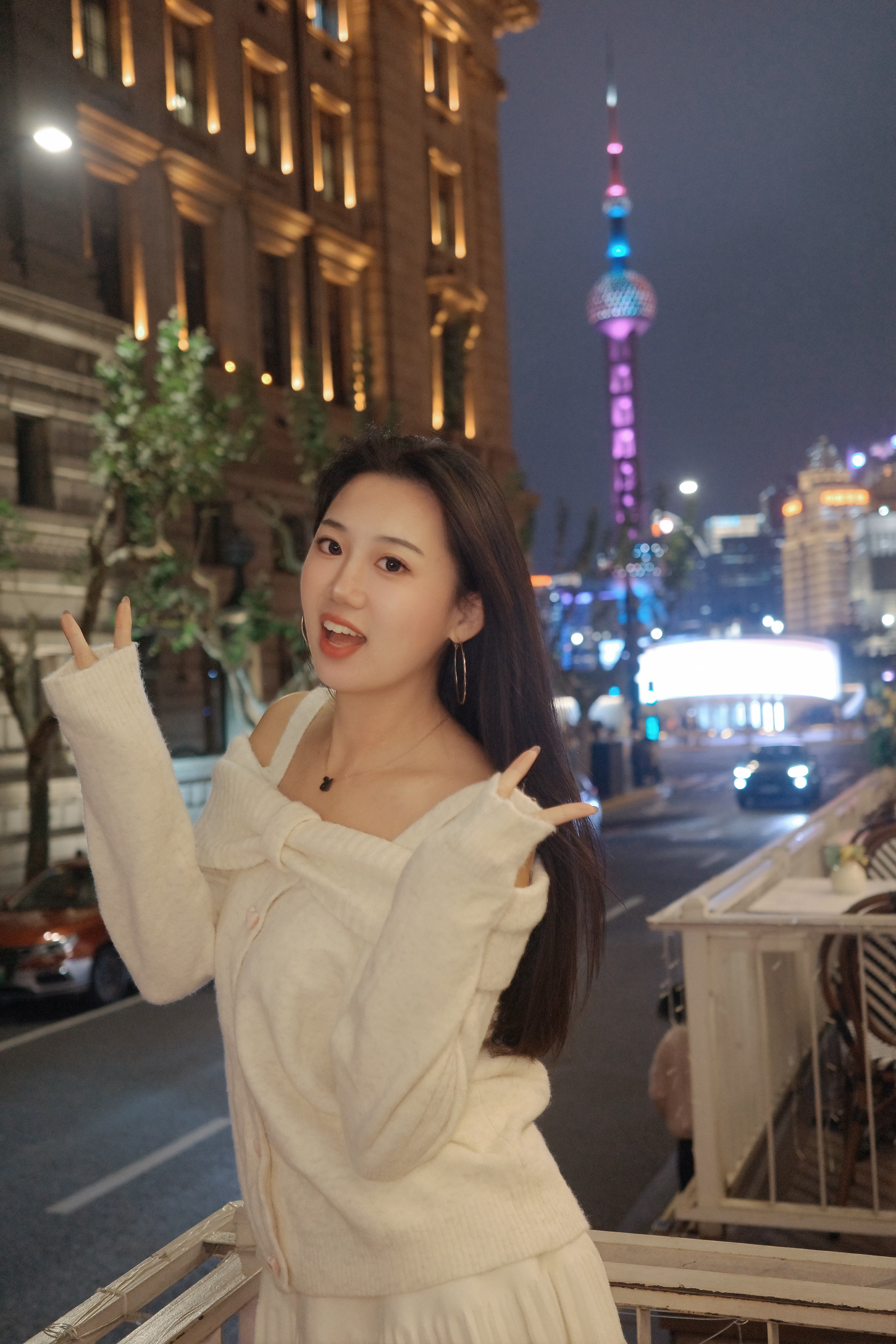 感谢我的姐妹们特意来上海给我提前庆祝生日真的很惊喜也很感动也感谢刘亦菲使我们相遇