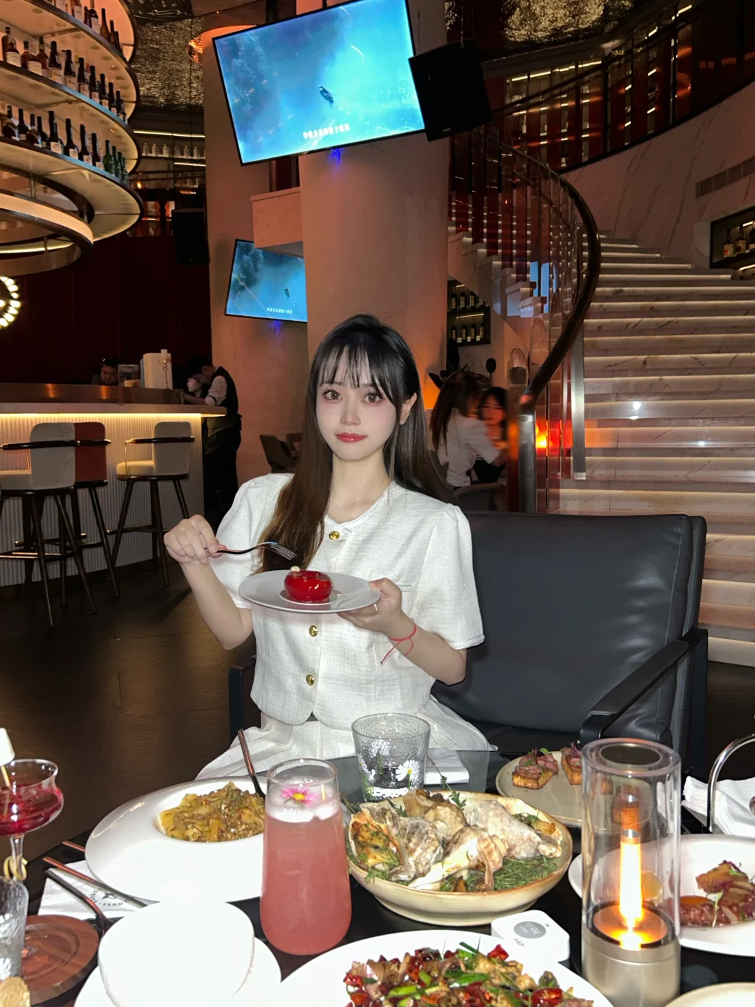 未来方舟环境超nice的餐酒吧