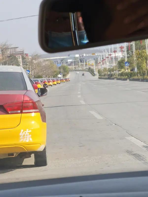 四千元学车费用下落不明，涉及到“芯怡”“平安”“蓝鲸”？1月16日浙江杭州，刘先