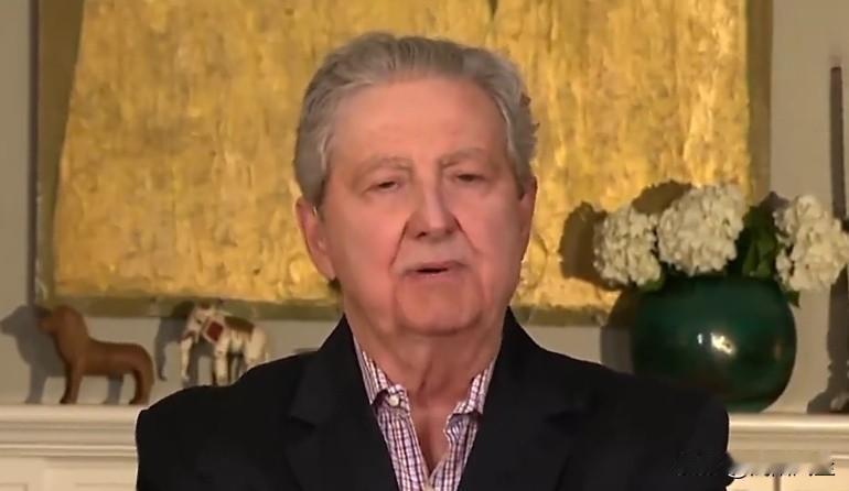 参议员肯尼迪:“我并不恨AOC议员，该怎么说呢？这位女议员有点像卡玛拉·哈里斯，