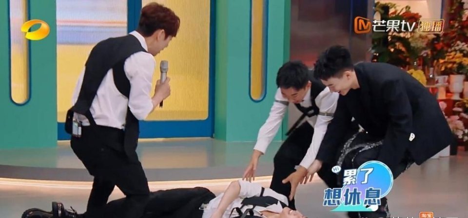 没来《你好，星期六》，杨洋也得被调侃！第一次失败后被泼满脸水，何炅：弟弟，集中注