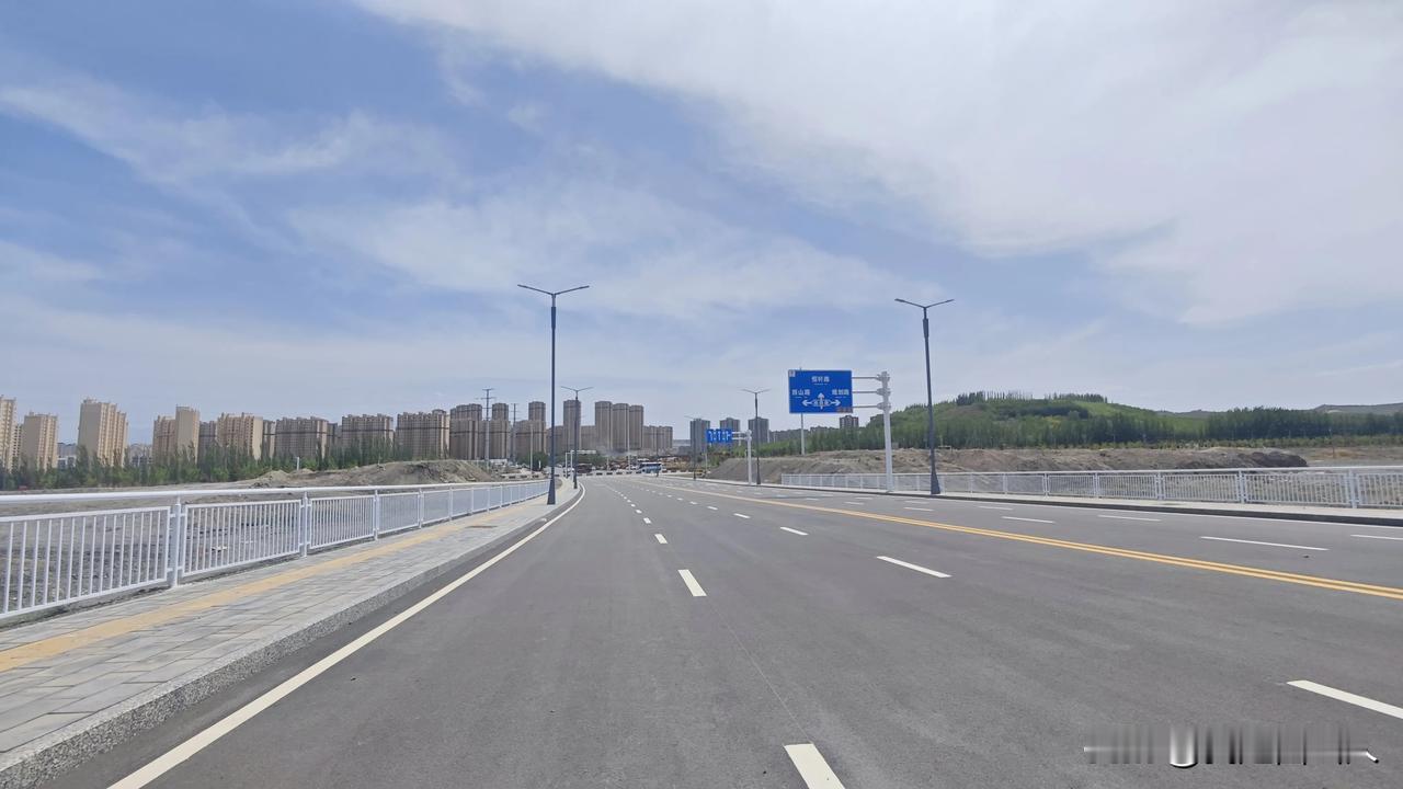 官方回复6月底通车？实拍科建路西延：修好仍是断头路，通车难题待解⚠️
 
   