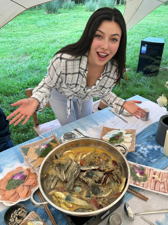 采摘野生菌煮火锅没看见小人😁安全下车tips