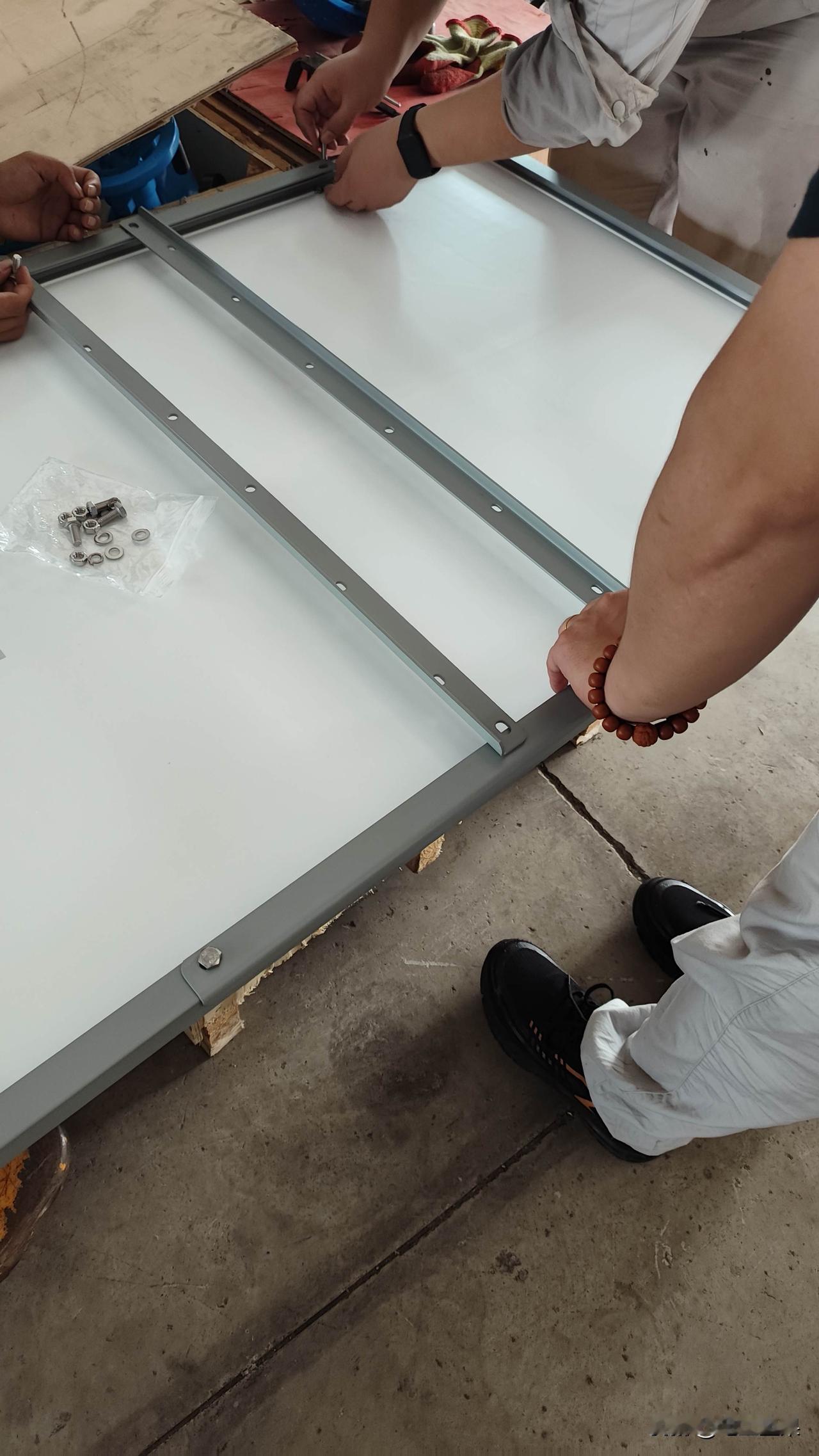 说说这个路灯，你们都用了吗

不知不觉中，太阳能板路灯已深入到我们的生活了，之前