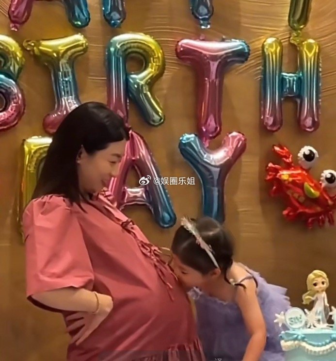 看来日子过的十分幸福了，生了一个又一个，不过她怀胎应该是很辛苦，看起来面部有点肿