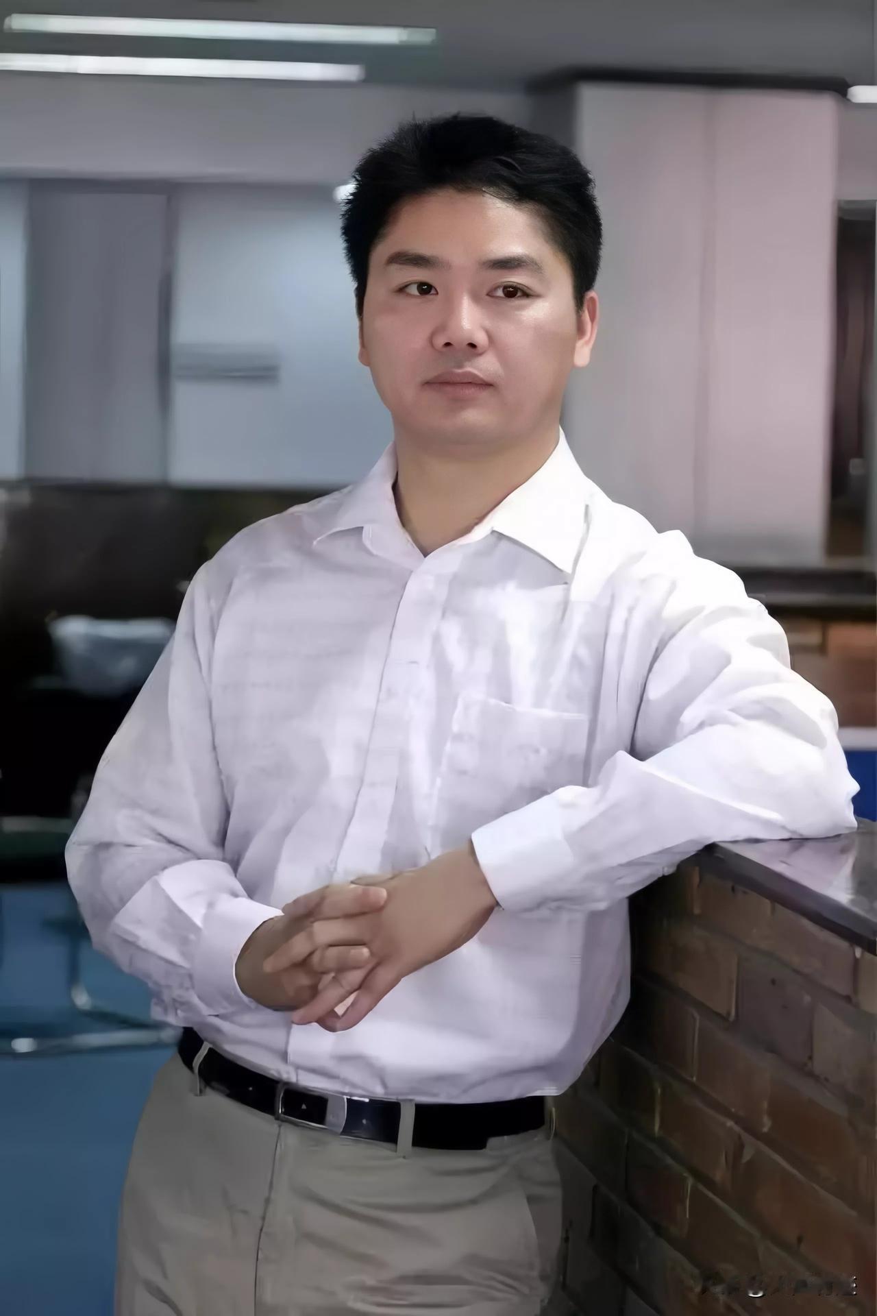 欣赏几张东哥的帅照！虽然他长得不帅，但是却有帅的气质。

当然，他的这种帅，是事