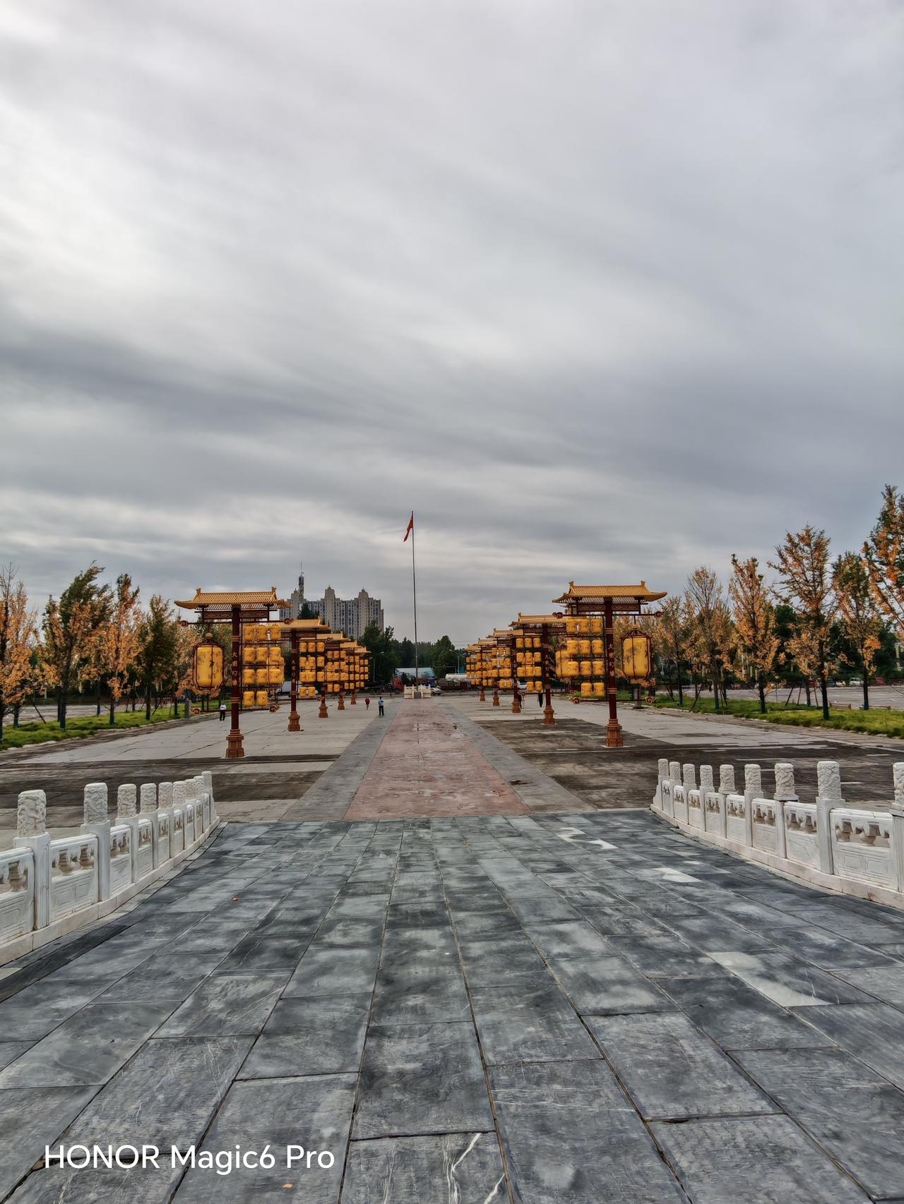 穿越千年，寻找历史的沉淀。中信国安天下第一城建筑艺术风格优美