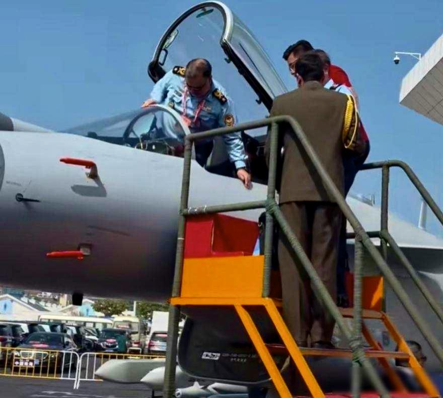 轰-20冲上外媒头条！美军亲口认怂：本土再也不是安全区，中美战略天平彻底变了
 