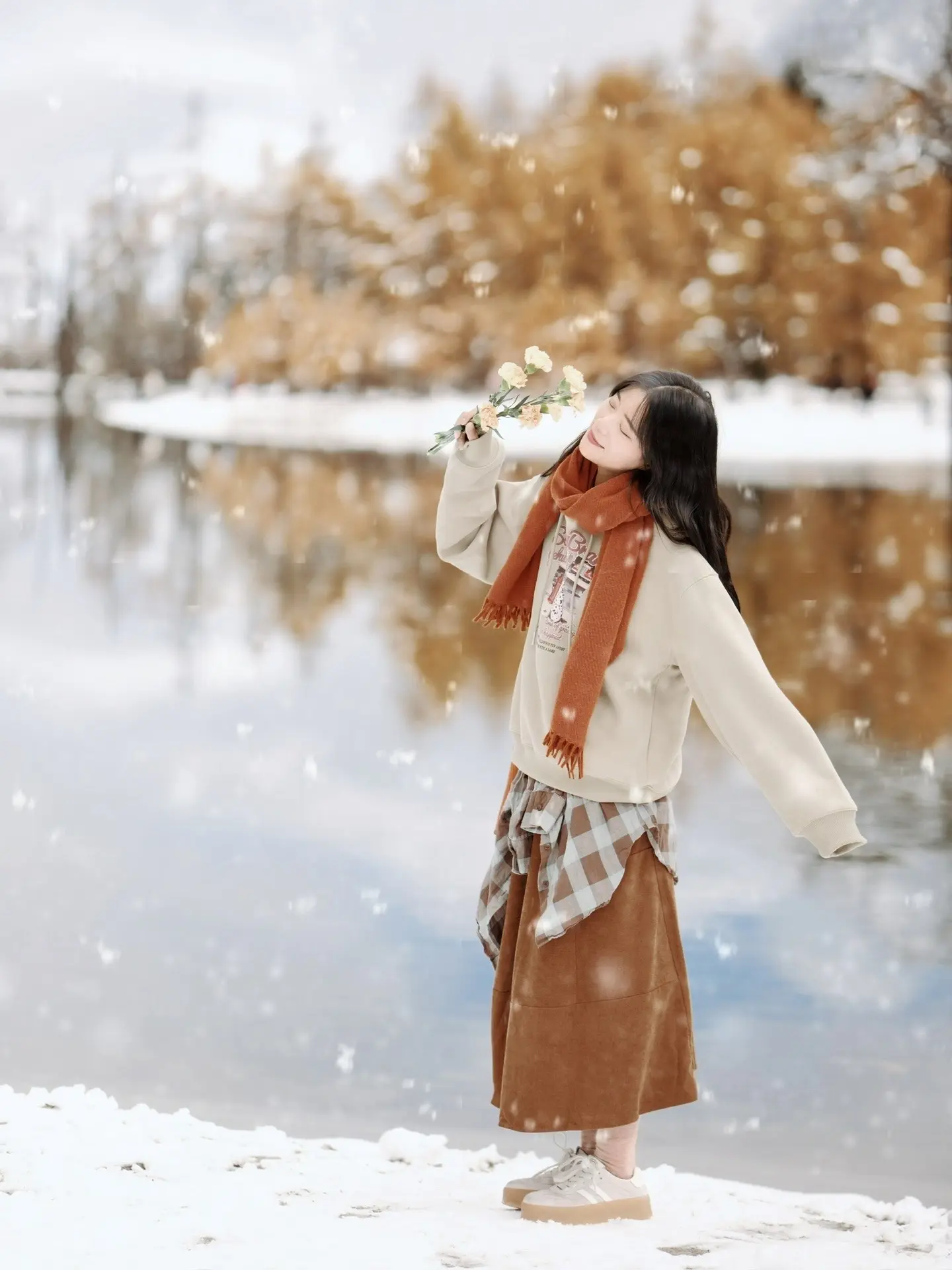 拍出文艺电影感｜到了看雪的时候啦❄️。秋彩林+冬日雪 随手拍出文艺电影...