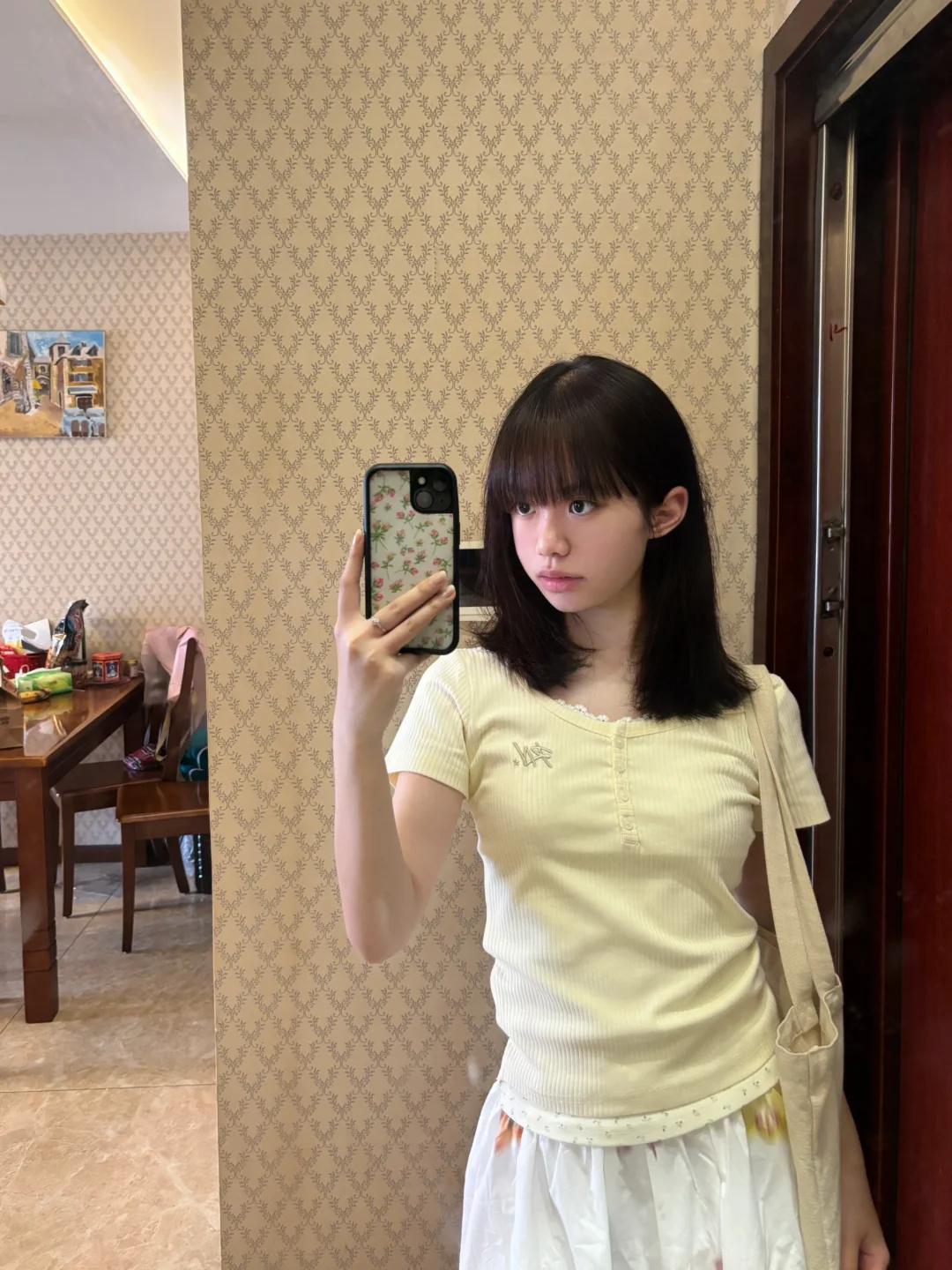 少女配碎花
