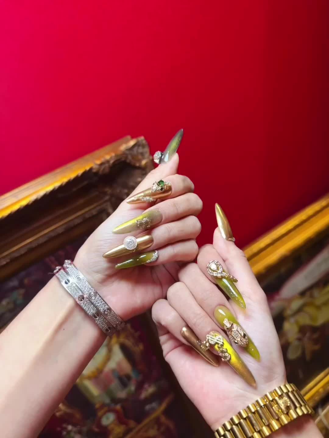 我天生就是爱玩的性子 我活在爱里 所以最不缺的就是爱 你老是执着于我 ...