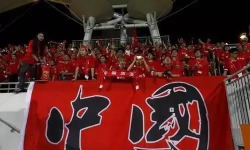 谁来拯救中国男足
中国男足冲击世界杯再次失利后，各方面都在反思，前天中国足协主席