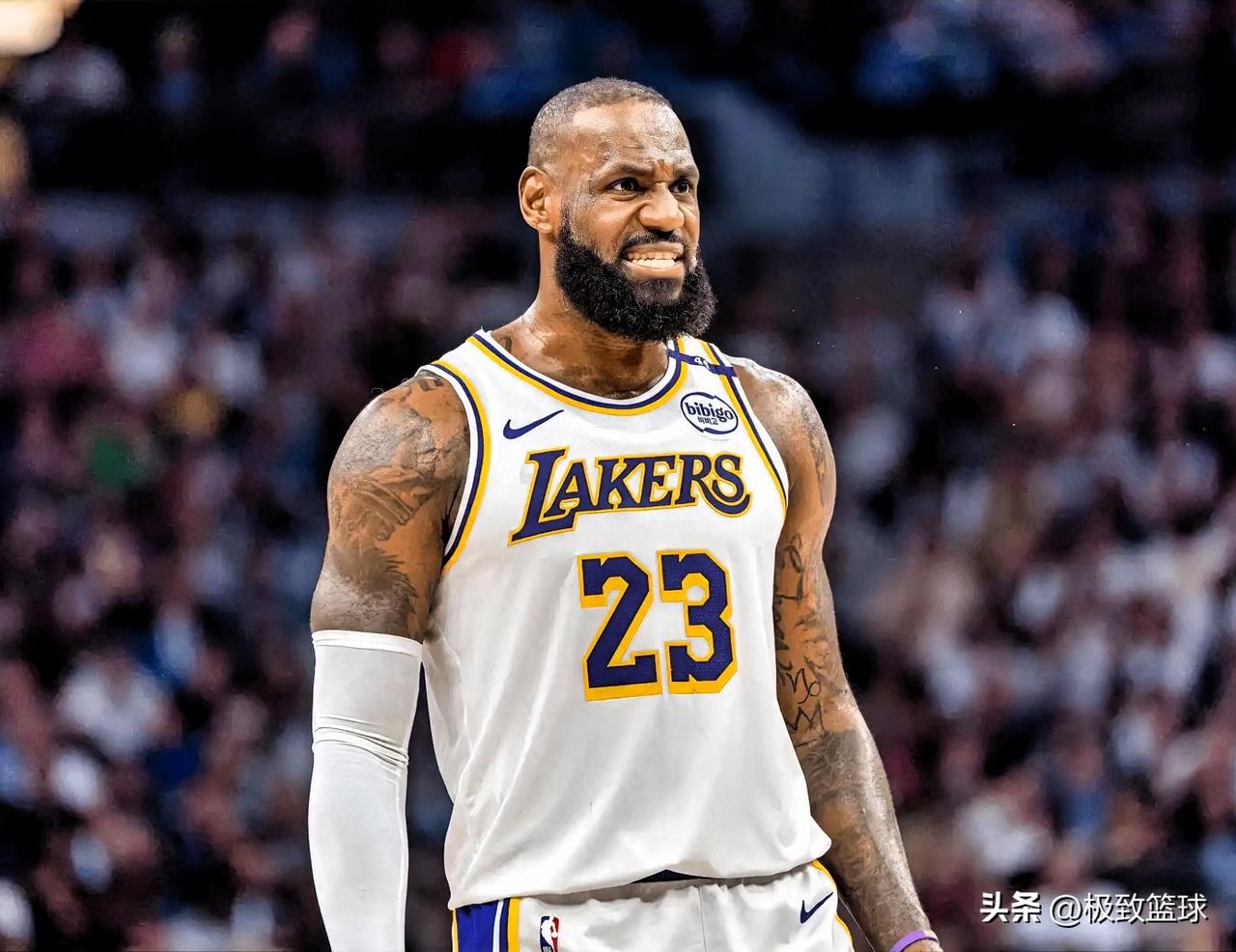 湖人危险了，詹姆斯左脚伤病管理出战成疑！

今日，湖人主场背靠背对阵骑士，据记者