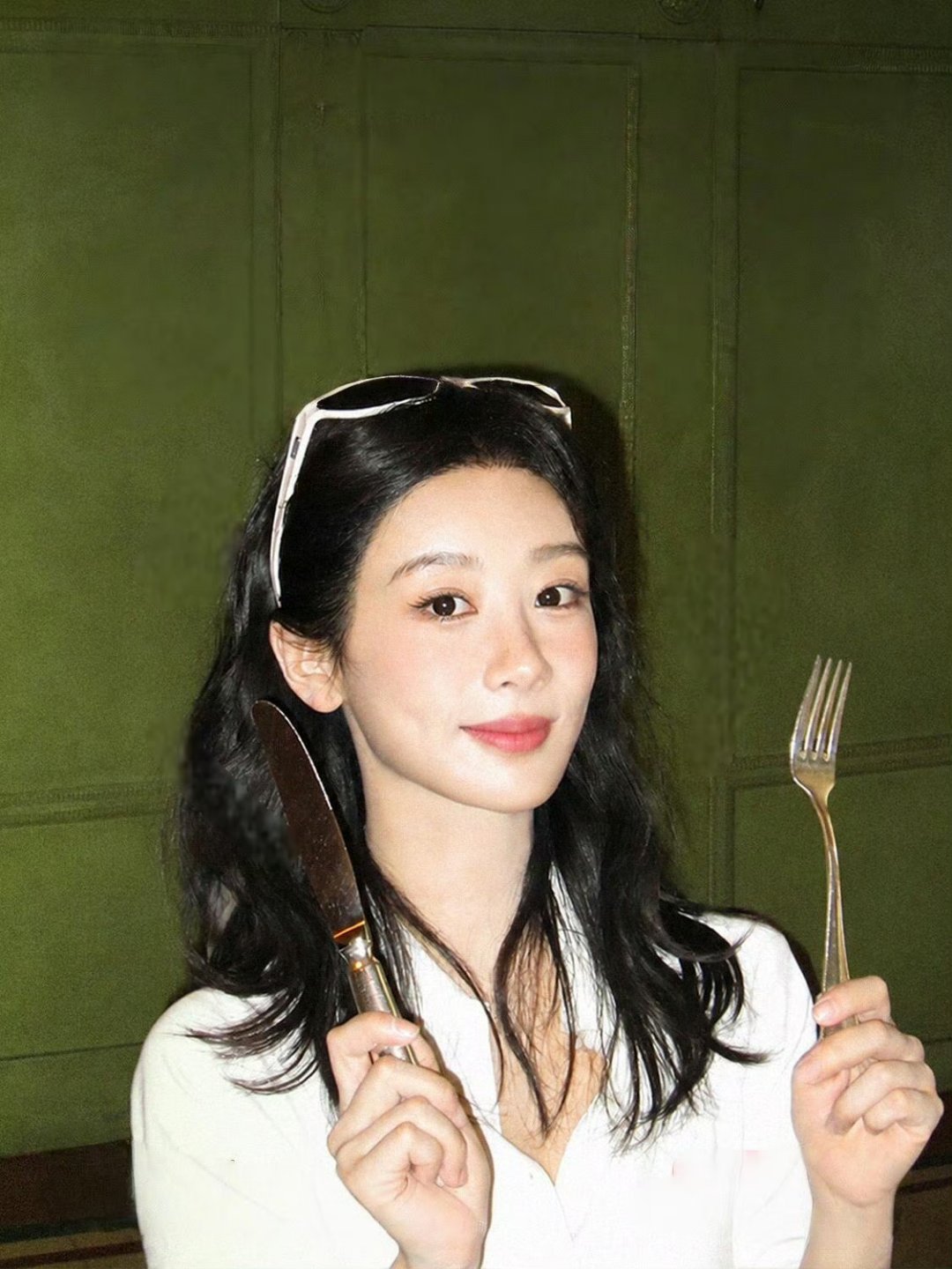 杨紫 不甘命运摆布，从绝境中重塑锦绣人生；不愿随波逐流，于潦倒时开启商业传奇。期