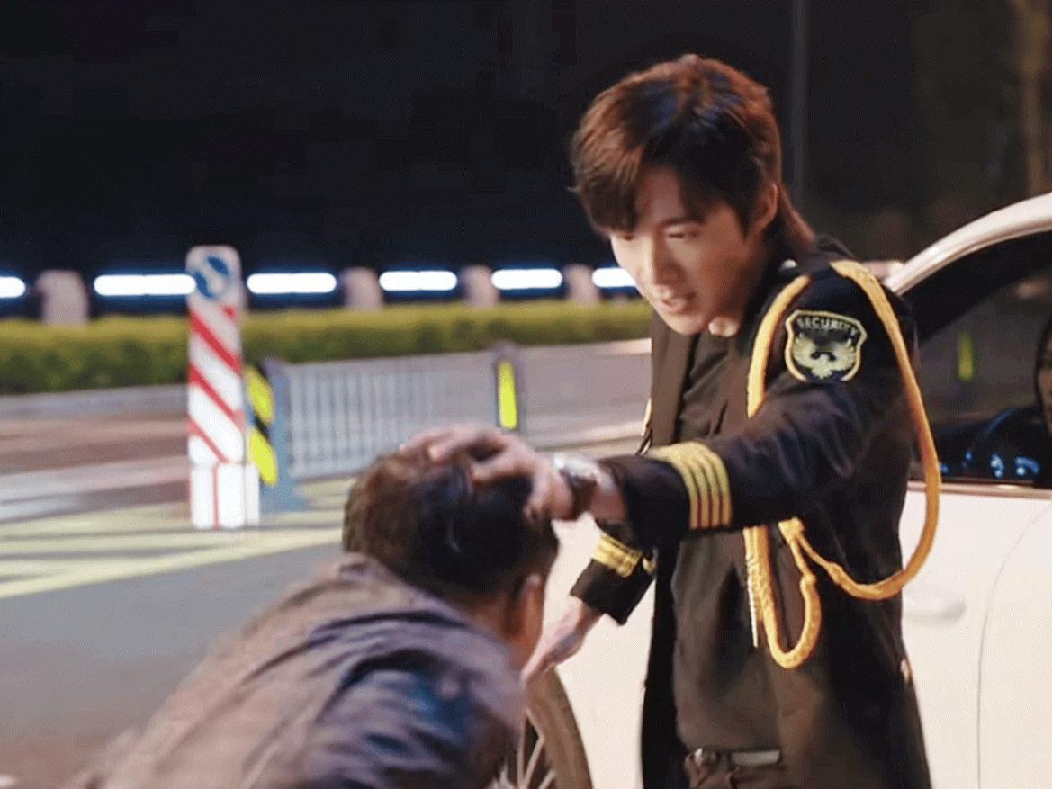 我也是有刘宇宁的神图的，法拉利VS三蹦子。