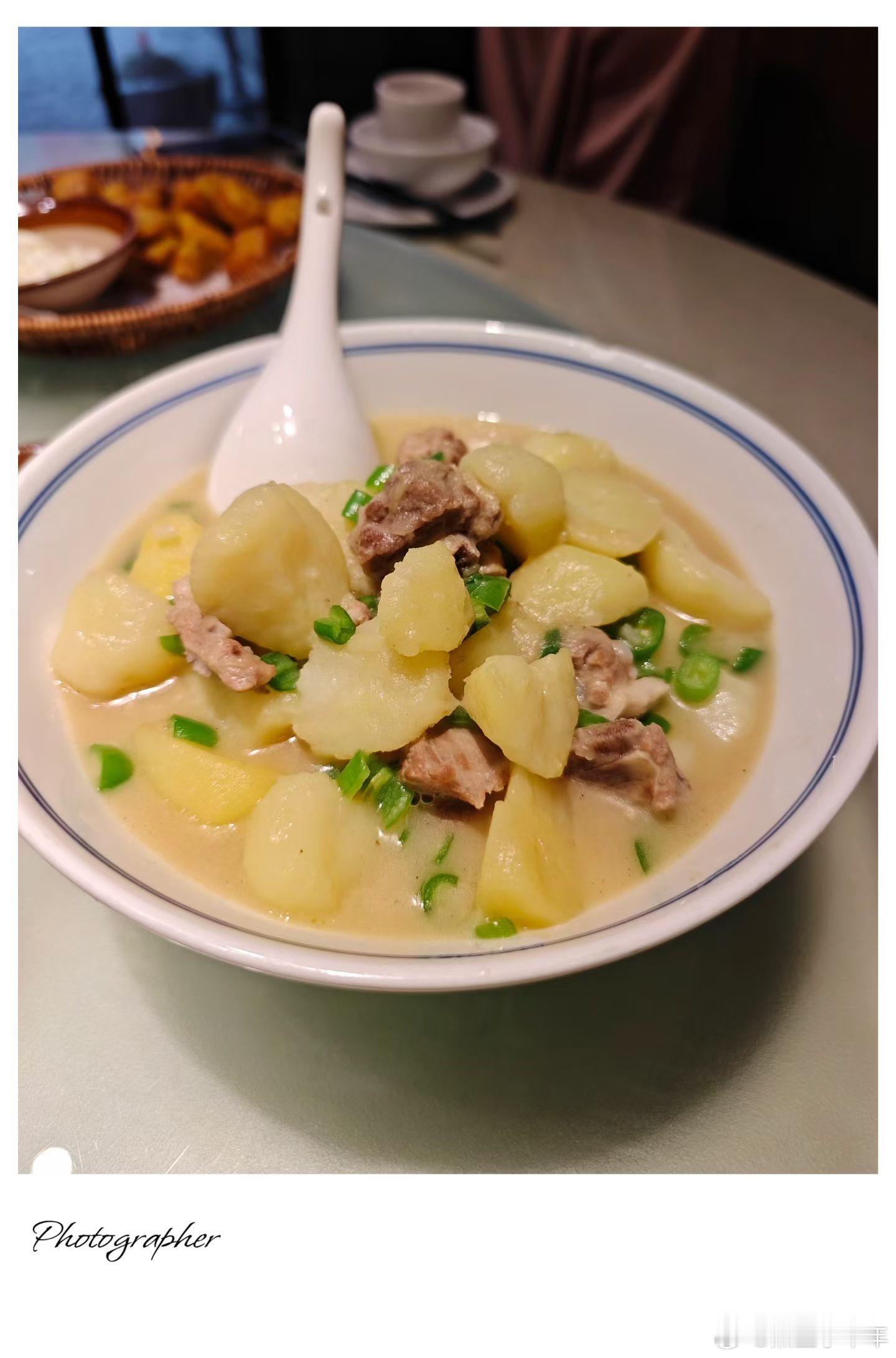 长沙真好中午吃饭的时候，聊到活力这件事情，一个城市的活力是跟半夜一两点大街上的年