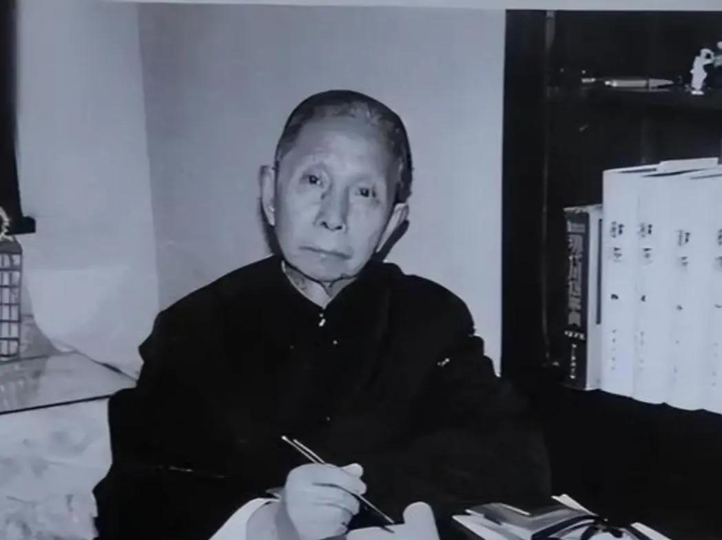 1949年，特务逮走涉嫌通共的少将陆久之，老婆陈瑶光冲进官邸搭救丈夫，蒋介石认出