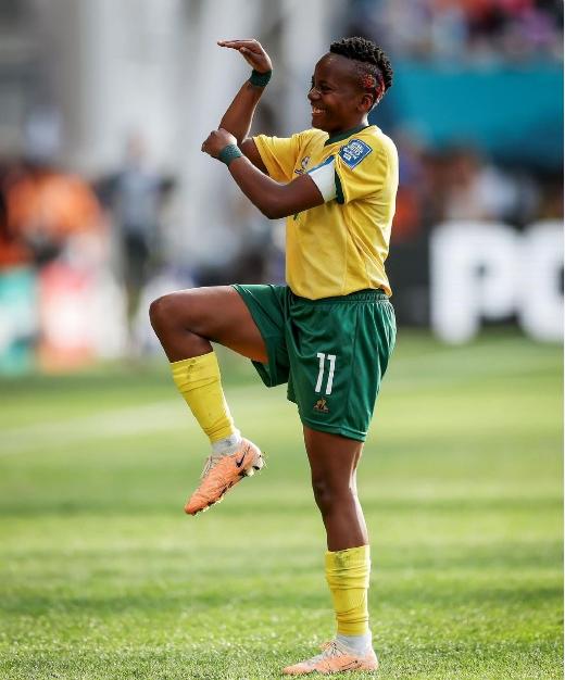 南非女足，金鸡独立？[震惊]这庆祝动作[大金牙]，到底是什么梗？或许是被中国女足